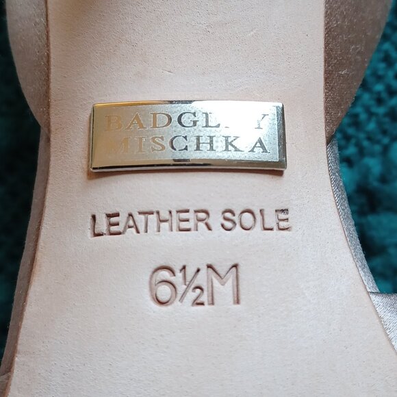 EUC Badgley Mischka Champagne/Taupe Satin Jeweled Open Toe Pumps 6.5 - Picture 12 of 12